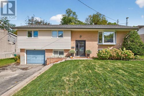 11 Maclaren Ave, Barrie, ON, L4N3Y1 | Card Image