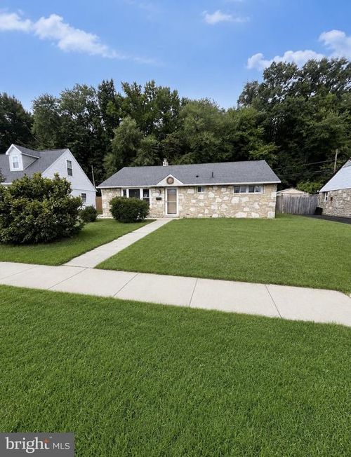 2515 Woodlawn Dr, BRISTOL, PA, 19007-2033 | Card Image