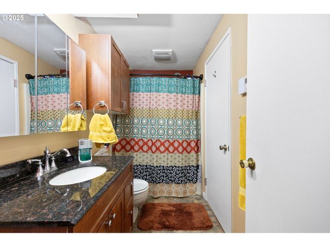 151 Treehill Loop, Condo with 2 bedrooms, 2 bathrooms and null parking in Eugene OR | Image 27
