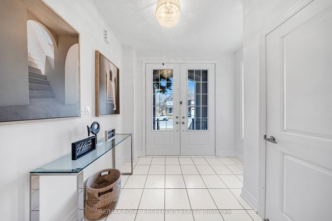 9 Av Micklefield, House other with 4 bedrooms, 3 bathrooms and 2 parking in Whitby ON | Image 5