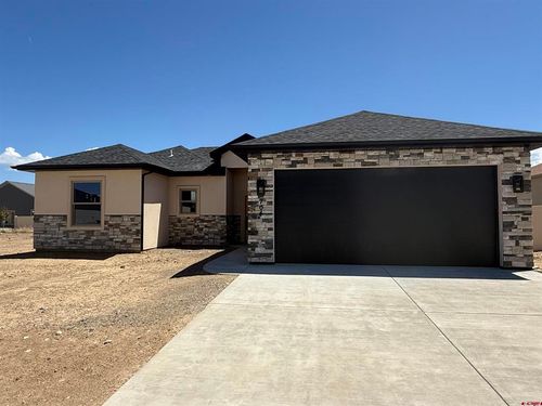 704 Carbonero Ave, Montrose, CO, 81403-4733 | Card Image