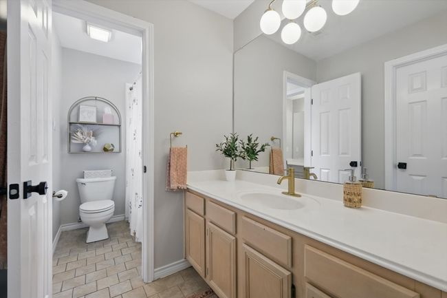 Jack-n-Jill Bath | Image 27