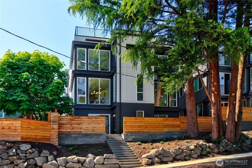 627 W Emerson St, Seattle, WA, 98119-1526 | Card Image