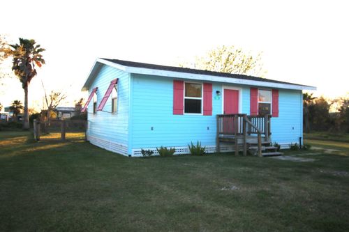 1061 O'Neil Rd, Crystal Beach, TX, 77650 | Card Image