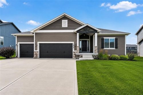 1829 Ne Riley Dr, Lees Summit, MO, 64086-4915 | Card Image