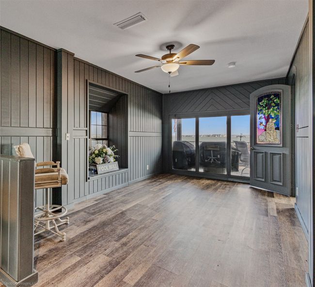 Second living area or game room | Image 14