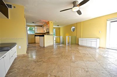 PH-2 - 1005 8th St, Condo with 2 bedrooms, 2 bathrooms and null parking in Miami Beach FL | Image 2