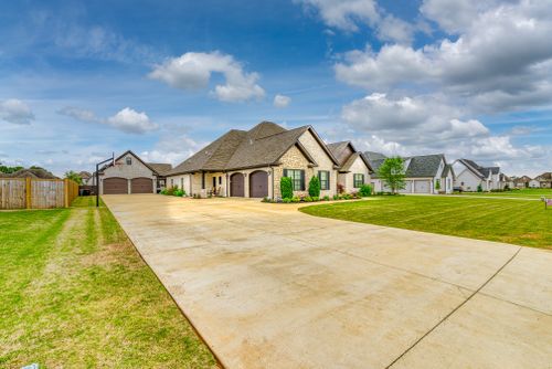 387 Stone Ridge Dr, Tuscumbia, AL, 35674-8110 | Card Image