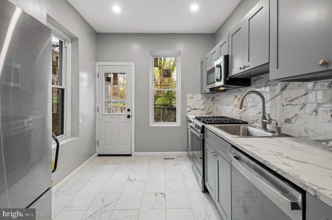 717 N 10 Th St, Townhouse with 3 bedrooms, 1 bathrooms and null parking in CAMDEN NJ | Image 4
