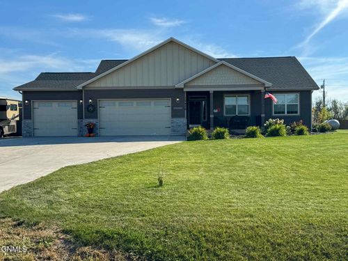 12476 Woodland Ln, Watford City, ND, 58854-8532 | Card Image