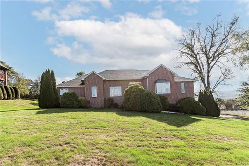 365 Saratoga Dr, Uniontown, PA, 15401-5645 | Card Image