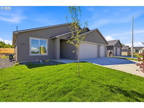 1291 Se Kimber Dr, Hermiston, OR, 97838-5400 | Card Image