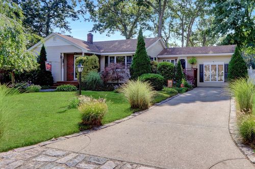 28 Williams St, Centereach, NY, 11720-4041 | Card Image
