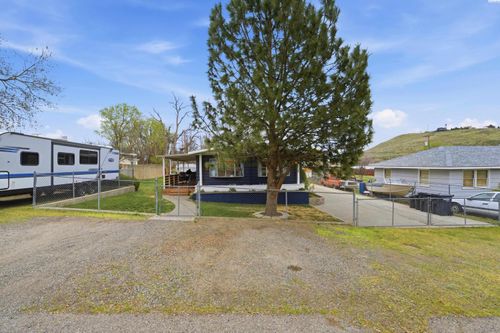 512 N 61st Ave, West Richland, WA, 99353-9727 | Card Image