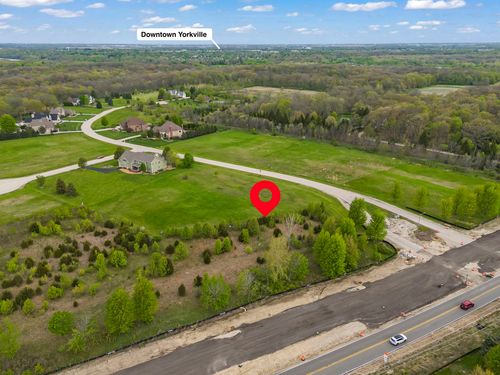 8032 Shadow Creek Ln, Yorkville, IL, 60560-3328 | Card Image