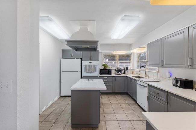 727 Partridge Ln, House other with 3 bedrooms, 3 bathrooms and 2 parking in Eagle Lake TX | Image 12