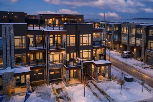 158 Elgin St, Orillia, ON, L3V8P7 | Card Image