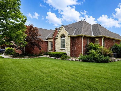 2534 Briarwood Ln, Hutchinson, KS, 67502-1861 | Card Image