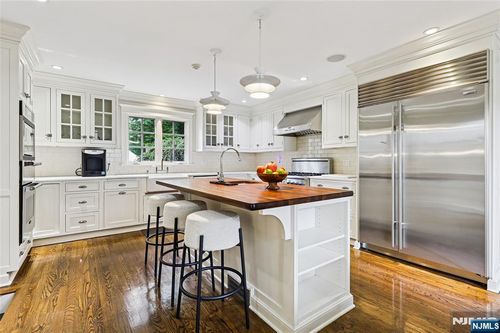 10 Orchard Pl, Tenafly, NJ, 07670-1804 | Card Image