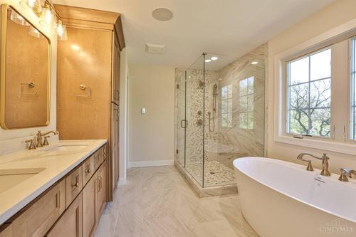 7556 Shawnee Run Rd, Madeira, OH, 45243-3011 | Card Image