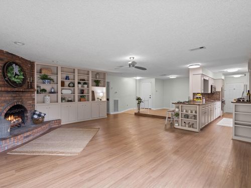 887 Silverpines Rd, Houston, TX, 77062-5613 | Card Image