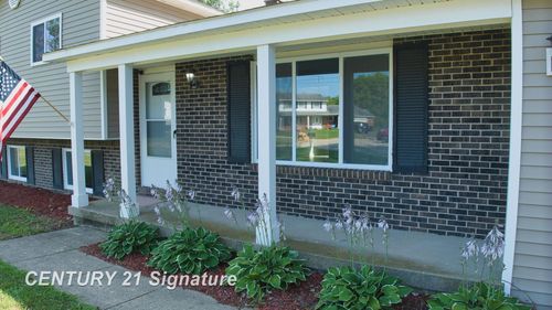 4206 Woodland Ct, Flushing, MI, 48433-2356 | Card Image