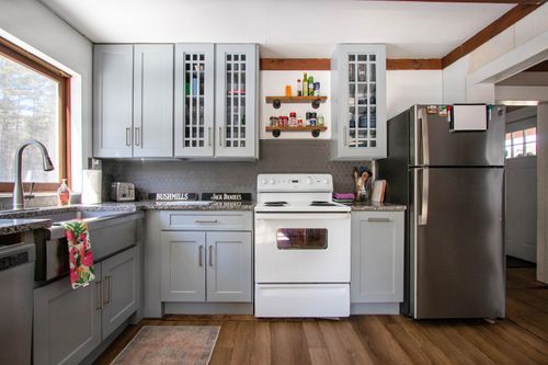 664 Main St, Franconia, NH, 03580-4831 | Card Image