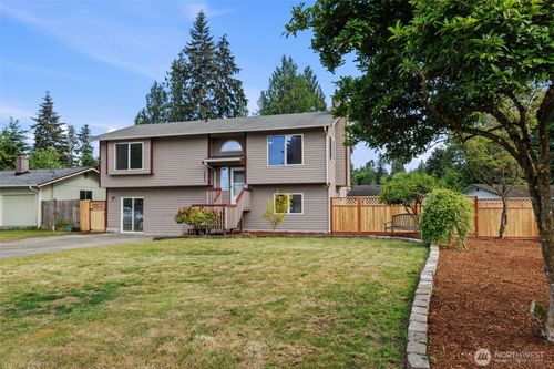 2233 Nw Clinton Ave, Poulsbo, WA, 98370-9556 | Card Image
