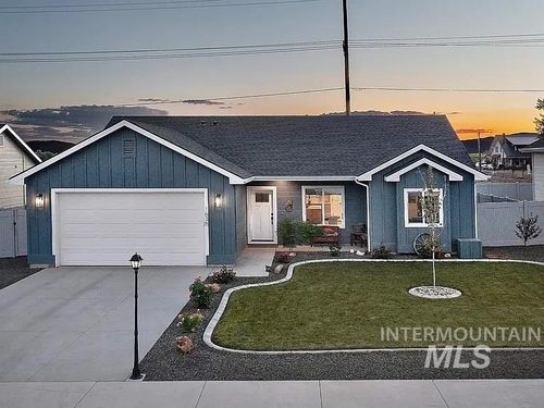 907 Sierra St, Vale, OR, 97918-1705 | Card Image