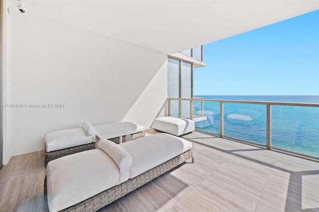 2502 - 9703 Collins Ave, Condo with 2 bedrooms, 3 bathrooms and null parking in Bal Harbour FL | Image 24