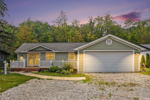 11397 Ne Wawasee Dr, Syracuse, IN, 46567-8634 | Card Image