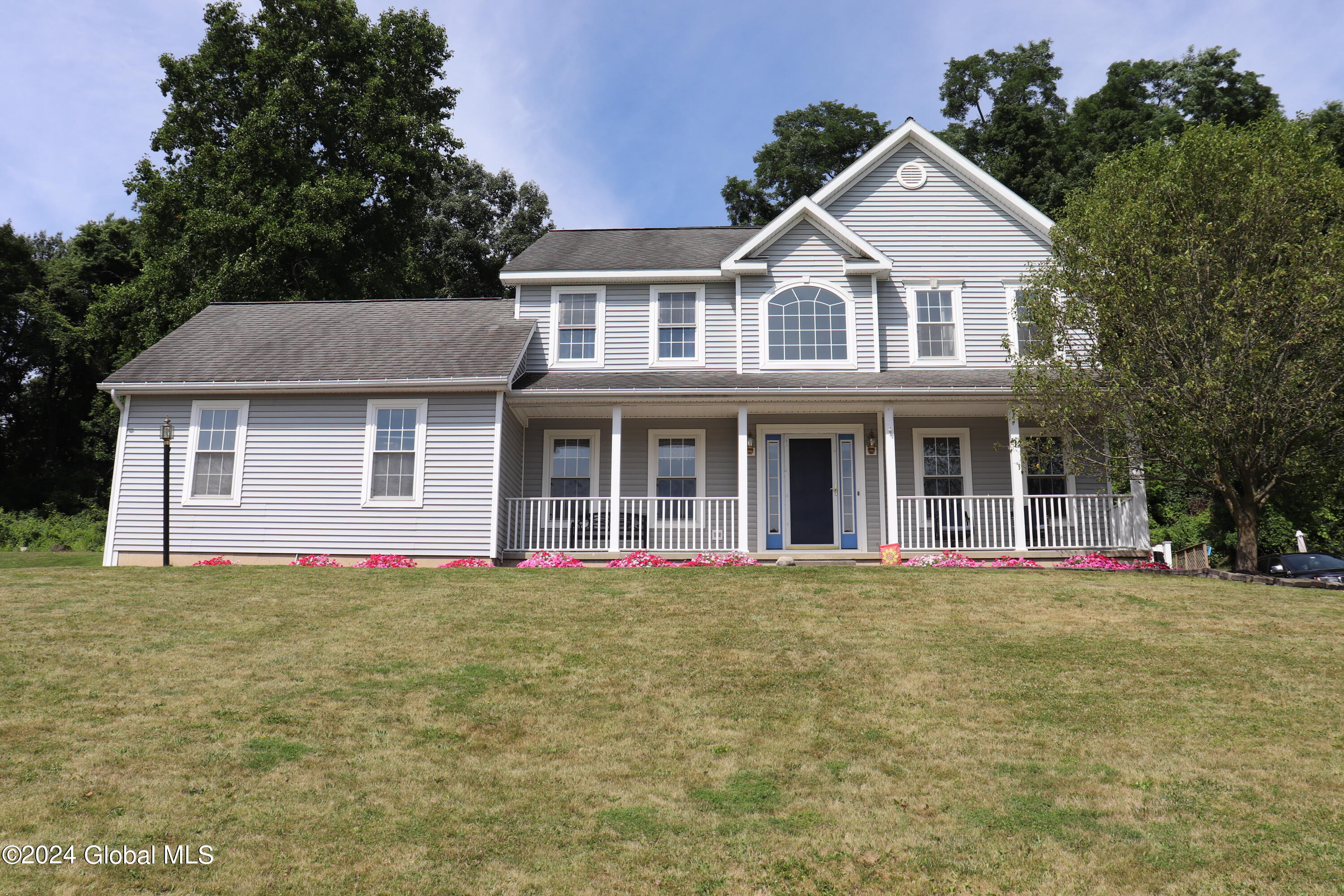 Rose Ln, Rensselaer, NY 12144