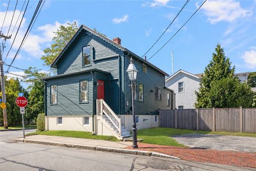 6 2nd St, Newport, RI, 02840-2411 | Card Image