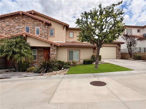 585 Via Pueblo, Riverside, CA, 92507-7711 | Card Image