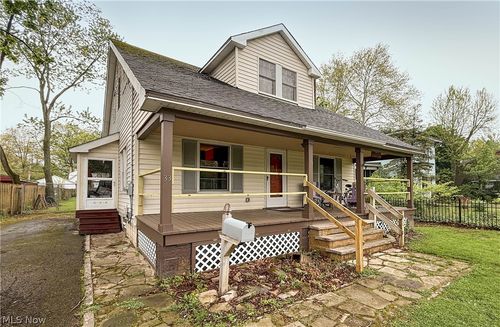 33 Henry St, Berea, OH, 44017-1501 | Card Image