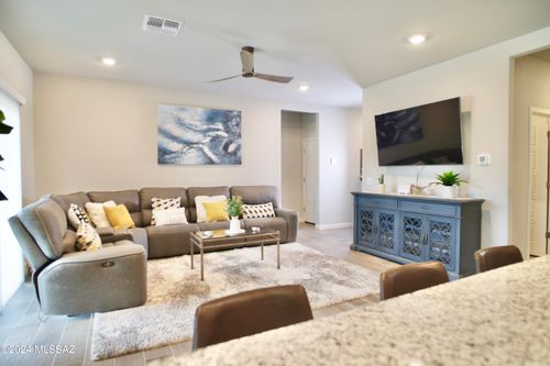 2725 E Calle Joya De Ventura, Tucson, AZ, 85706-0045 | Card Image