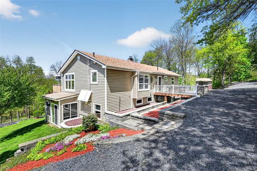 77 Maidstone Dr, Walden, NY, 12586-2427 | Card Image