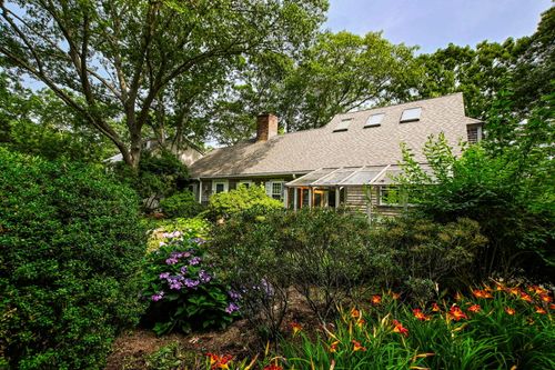 72 Loop Rd, Falmouth, MA, 02540-1811 | Card Image