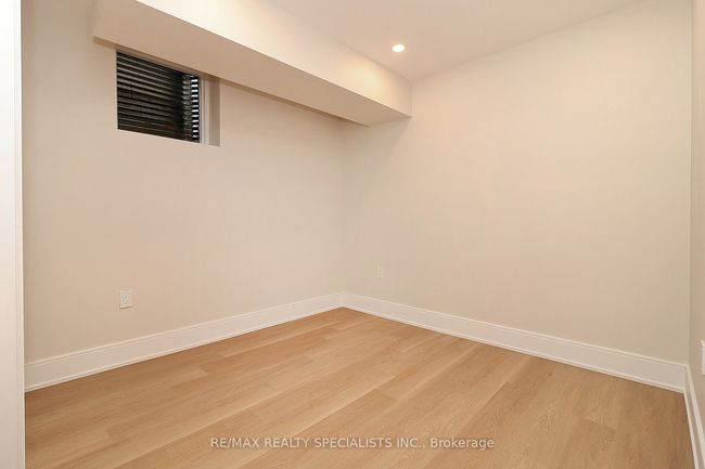 1048 Roosevelt Rd, House attached with 5 bedrooms, 6 bathrooms and 2 parking in Mississauga ON | Image 39