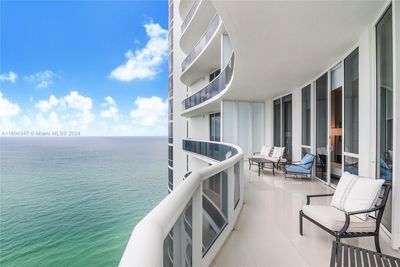 3703 - 16001 Collins Ave, Condo with 3 bedrooms, 3 bathrooms and null parking in Sunny Isles Beach FL | Image 1