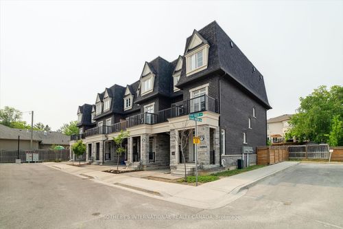 12 Deep River Lane, Richmond Hill, ON, L4C5S4 | Card Image