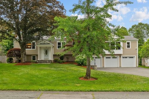 4 Richard Cir, Andover, MA, 01810-2415 | Card Image