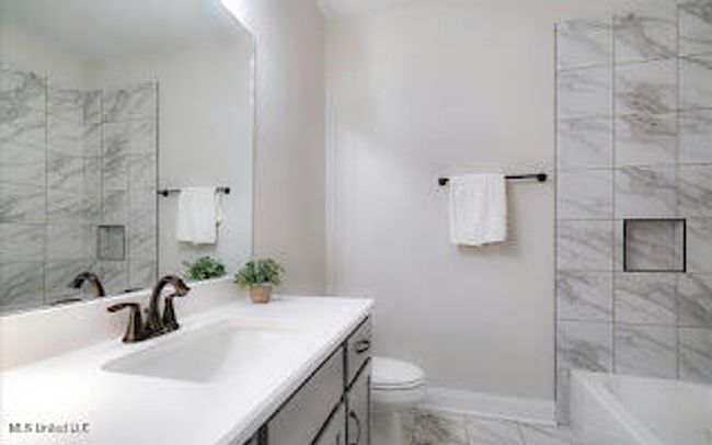 guest bath | Image 24