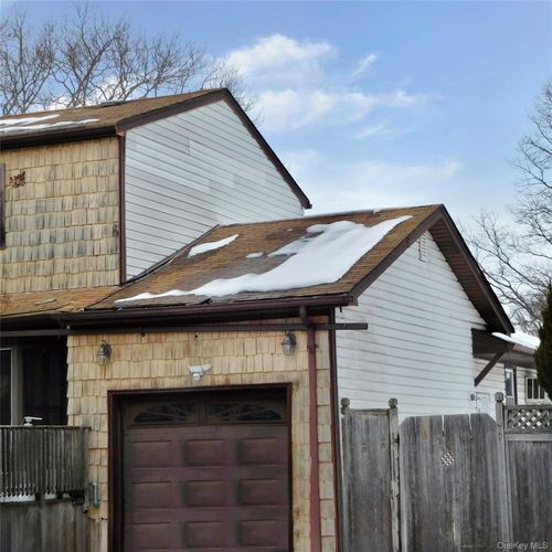 639 5th St, Ronkonkoma, NY, 11779-6411 | Card Image