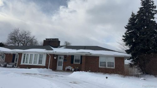 13900 Village Ln, Riverview, MI, 48193-7651 | Card Image