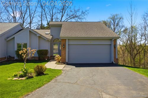 6710 Ridgeview Dr, Clarkston, MI, 48346-4461 | Card Image