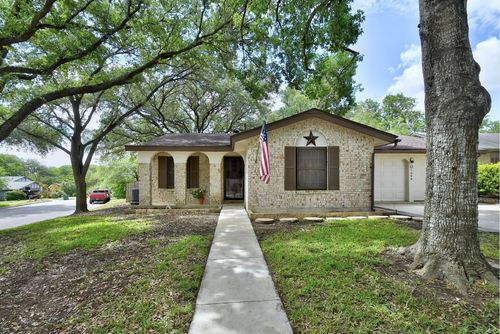 7546 Leafy Hollow Ct, Live Oak, TX, 78233-3107 | Card Image