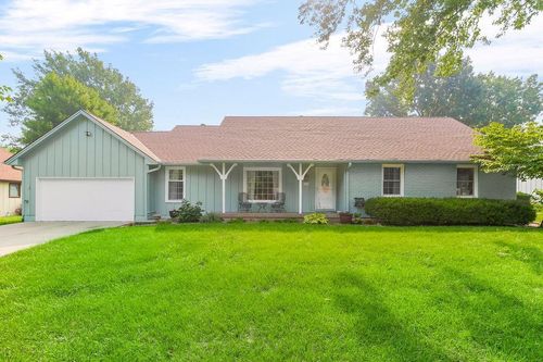 319 Se Ridgeview Dr, Lee's Summit, MO, 64063-2921 | Card Image