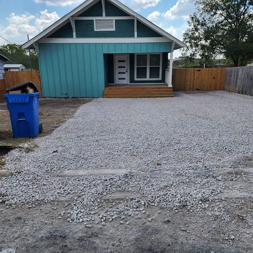 608 E Pecan St, Taylor, TX, 76574-4417 | Card Image