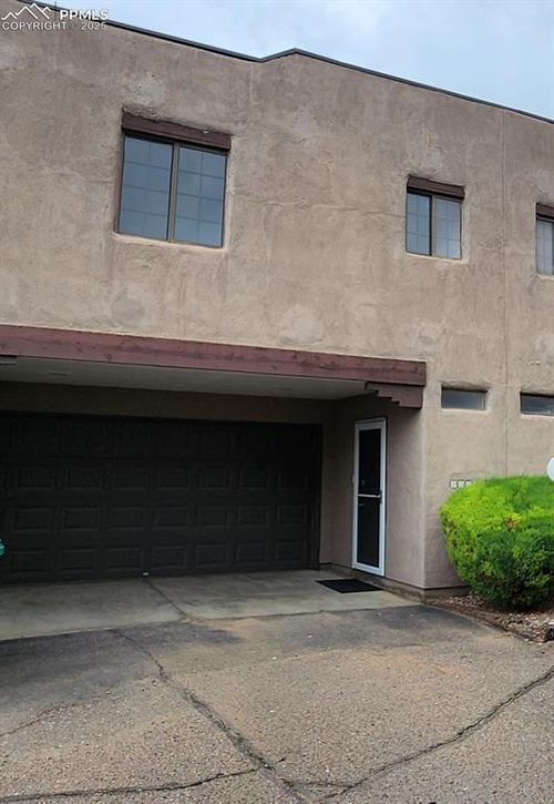 2007 Mohawk Rd, Pueblo, CO, 81001-1517 | Card Image